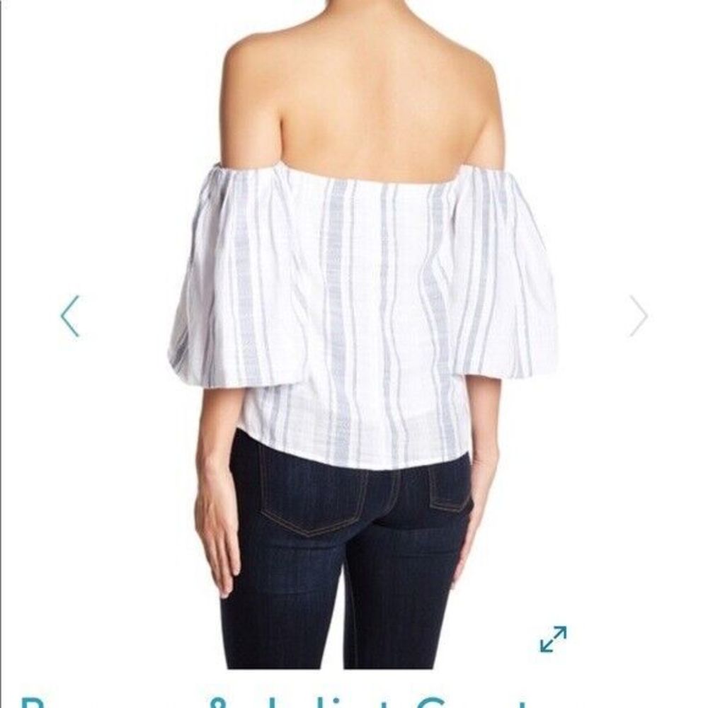 Romeo & Juliet Couture striped off the shoulder blouse size Medium NEW! - Picture 2 of 5